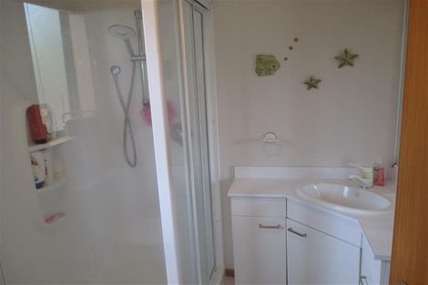 Photo of property in 27 Thornwood Place, Redwood, Christchurch, 8051