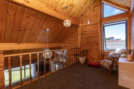 Photo of property in 14 Muscat Place, Henderson, Auckland, 0612