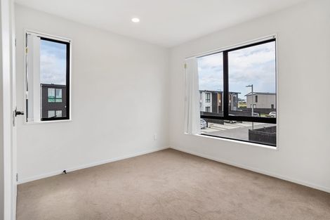 Photo of property in 1 Dignity Street, Papakura, 2110