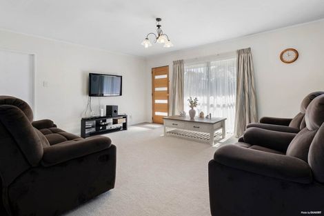 Photo of property in 10 Seaward Place, Wattle Downs, Auckland, 2103