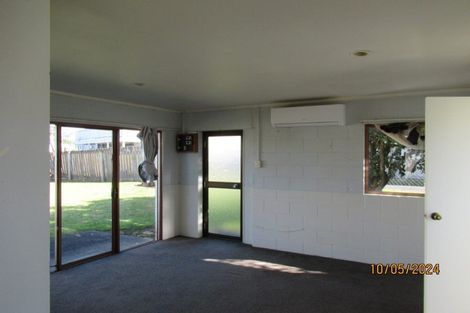 Photo of property in 98 Riverpark Crescent, Henderson, Auckland, 0610
