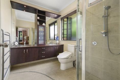 Photo of property in 70 Manor Park, Sunnyhills, Auckland, 2010