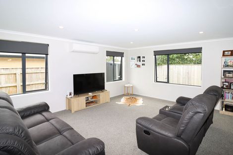 Photo of property in 5 Angus Place, Carterton, 5713