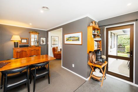 Photo of property in 8 Earl Place, Hokowhitu, Palmerston North, 4410