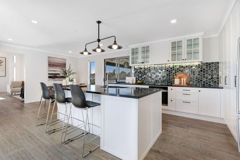 Photo of property in 1/4 Roberts Road, Matakatia, Whangaparaoa, 0930