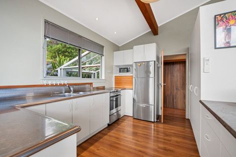 Photo of property in 77 Seaview Road, Piha, New Lynn, 0772