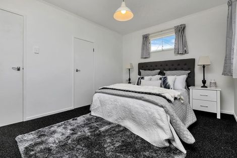 Photo of property in 16 Patts Avenue, Glendene, Auckland, 0602