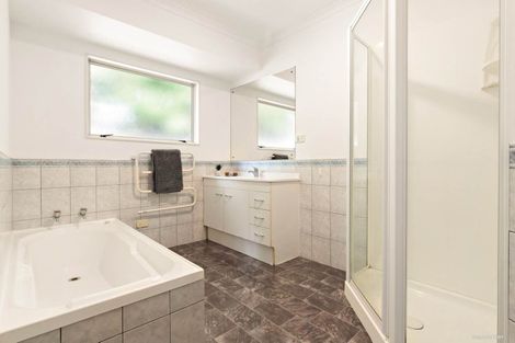 Photo of property in 17 Bella Villa Drive, Waiuku, 2123