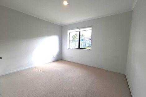 Photo of property in 27 Killygordon Place, Massey, Auckland, 0614