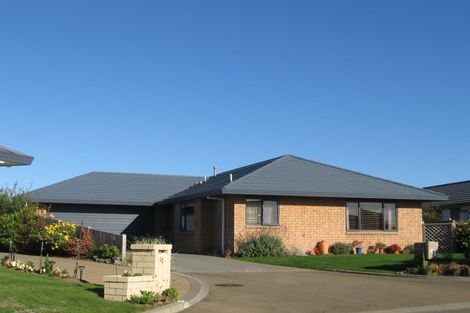 Photo of property in 19 Crown Hill, Paraparaumu, 5032