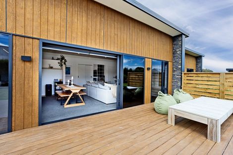 Photo of property in 22 Glenda Place, Seaward Bush, Invercargill, 9812