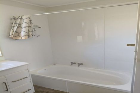 Photo of property in 2/30 Kennington Drive, Clendon Park, Auckland, 2103