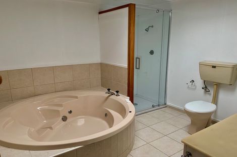 Photo of property in 5 Stanley Point Road, Stanley Point, Auckland, 0624