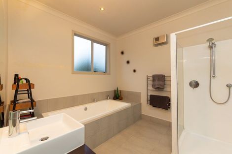 Photo of property in 6 Homestead Lane, Fitzherbert, Palmerston North, 4471