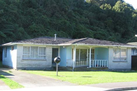 Photo of property in 15 Gillespies Road, Birchville, Upper Hutt, 5018
