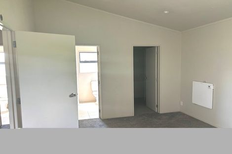 Photo of property in 1/32 Waverley Avenue, Glenfield, Auckland, 0629