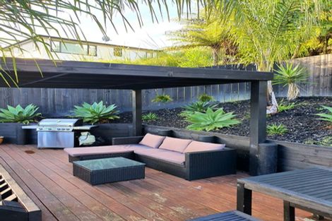 Photo of property in 1/59 Topliss Drive, Northcross, Auckland, 0632