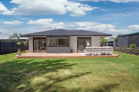 Photo of property in 111 Dickson Road, Papamoa Beach, Papamoa, 3118