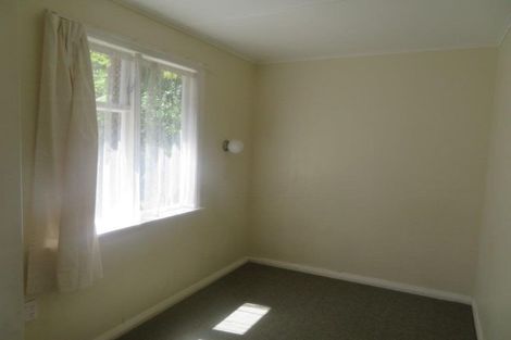 Photo of property in 22 Saint Albans Grove, Woburn, Lower Hutt, 5010