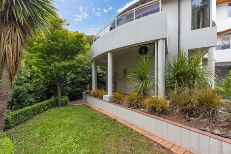 Photo of property in 32 Dyers Pass Road, Cashmere, Christchurch, 8022