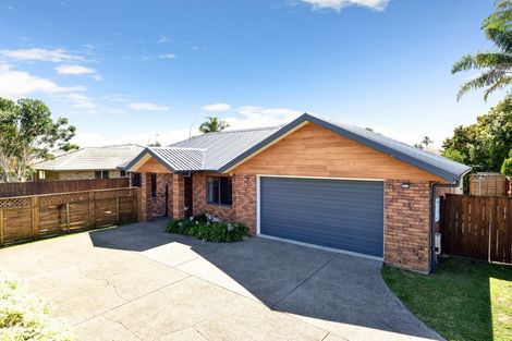 Photo of property in 34 Cairns Crescent, Rototuna, Hamilton, 3210