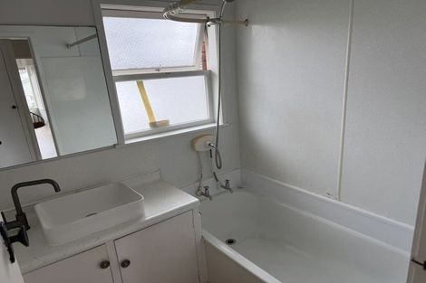 Photo of property in 2/16 Pupuke Road, Takapuna, Auckland, 0622