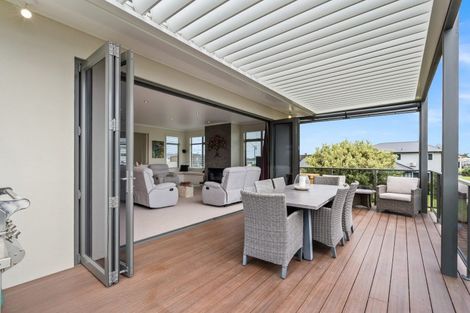 Photo of property in 16 Fred Carr Place, One Tree Point, 0118