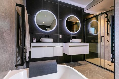 Photo of property in 112 Mountain Road, Henderson Valley, Auckland, 0612