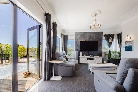 Photo of property in 20 Domain Road, Waipawa, 4210