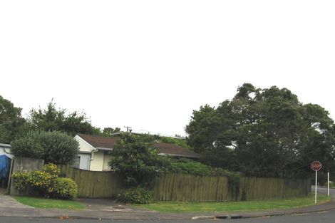 Photo of property in 2/1 Awaroa Road, Sunnyvale, Auckland, 0612