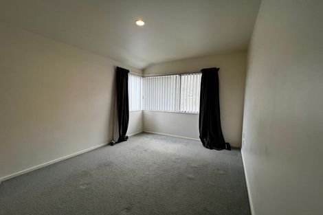 Photo of property in 11 Mannikin Place, Unsworth Heights, Auckland, 0632