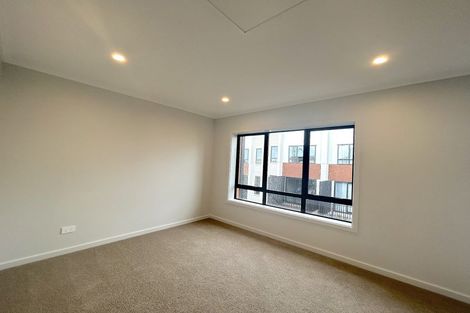 Photo of property in 5/35 Marine Parade, Hobsonville, Auckland, 0616