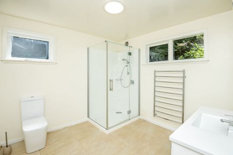 Photo of property in 5 Whiorau Grove, Lowry Bay, Lower Hutt, 5013