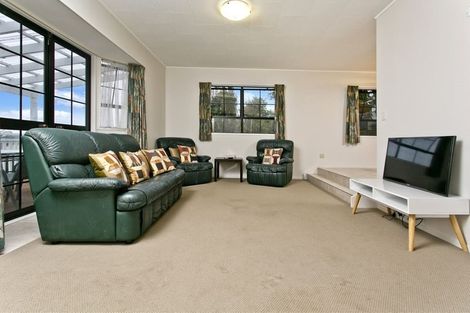 Photo of property in 13 Santiago Crescent, Unsworth Heights, Auckland, 0632