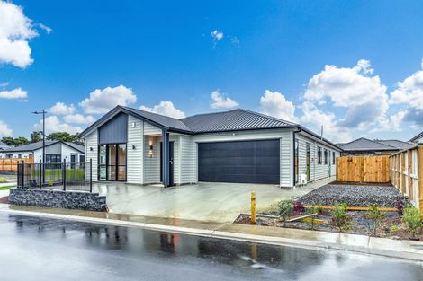 Photo of property in 11 Lewis Younie Road, Kumeu, 0810
