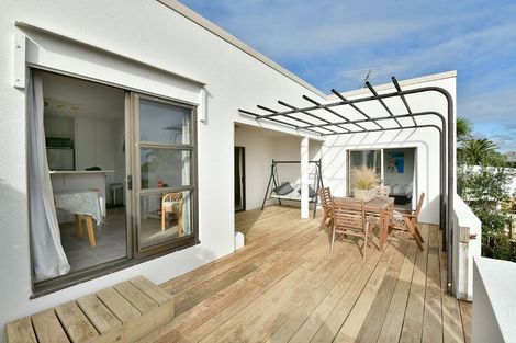 Photo of property in 956 Whangaparaoa Road, Manly, Whangaparaoa, 0930