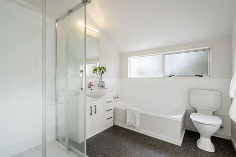 Photo of property in 2/160 Forrest Hill Road, Forrest Hill, Auckland, 0620