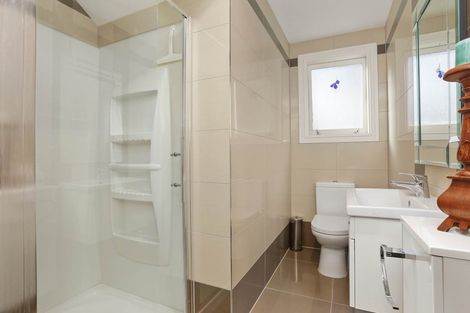 Photo of property in 186 Boord Crescent, Kumeu, 0891