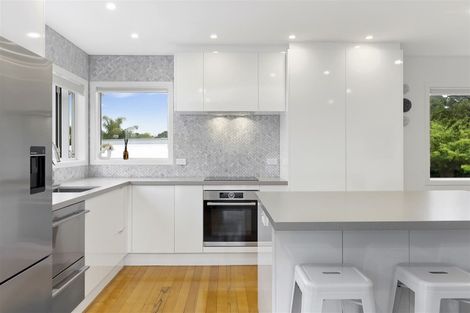 Photo of property in 5 Arahia Street, Northcote, Auckland, 0627