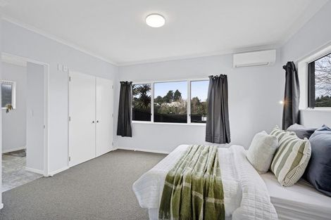 Photo of property in 10 Fairview Place, Westown, New Plymouth, 4310
