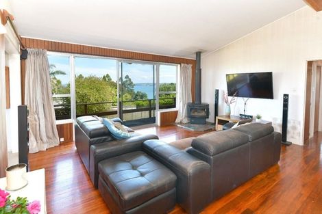 Photo of property in 113 Roberts Road, Matakatia, Whangaparaoa, 0930