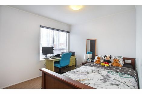 Photo of property in 2/6 Sovereign Place, Glenfield, Auckland, 0629