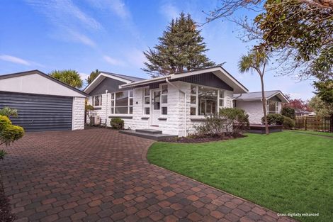 Photo of property in 2 Ilfracombe Place, Burnside, Christchurch, 8053