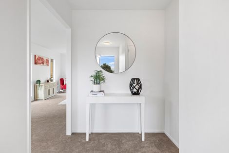 Photo of property in 1/53 Sungrove Rise, Sunnyvale, Auckland, 0612