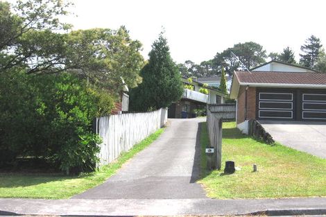 Photo of property in 2/8 Ronald Macken Place, Windsor Park, Auckland, 0632
