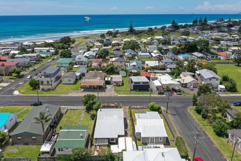 Photo of property in 35 Beach Road, Waihi Beach, 3611