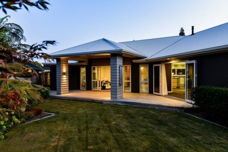 Photo of property in 2 Amokura Crescent, Flagstaff, Hamilton, 3210