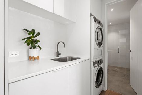 Photo of property in 2 Eichardt Place, Jacks Point, 9371