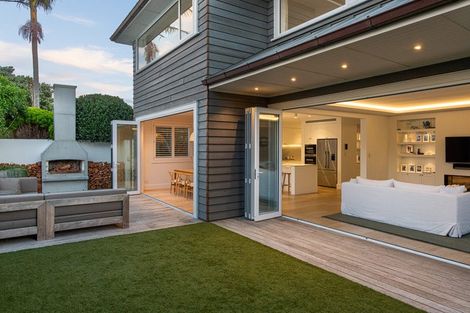 Photo of property in 1/30 Ocean View Road, Milford, Auckland, 0620