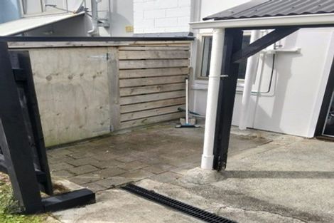 Photo of property in 112 Akaroa Drive, Maupuia, Wellington, 6022